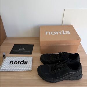 NORDA 001 Black Athletic Shoes